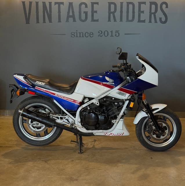HONDA VF 700 F - Imagem 2