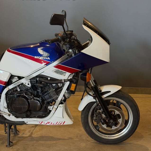 HONDA VF 700 F - Imagem 3
