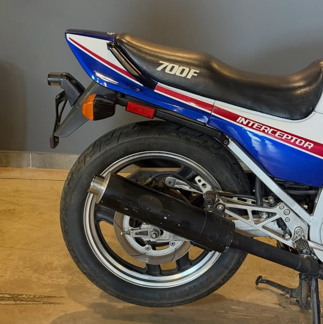 HONDA VF 700 F - Imagem 4