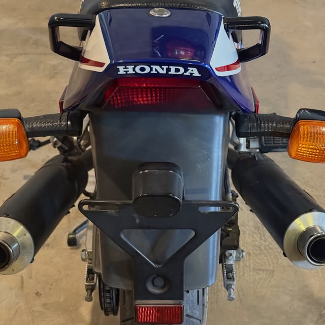 HONDA VF 700 F - Imagem 6