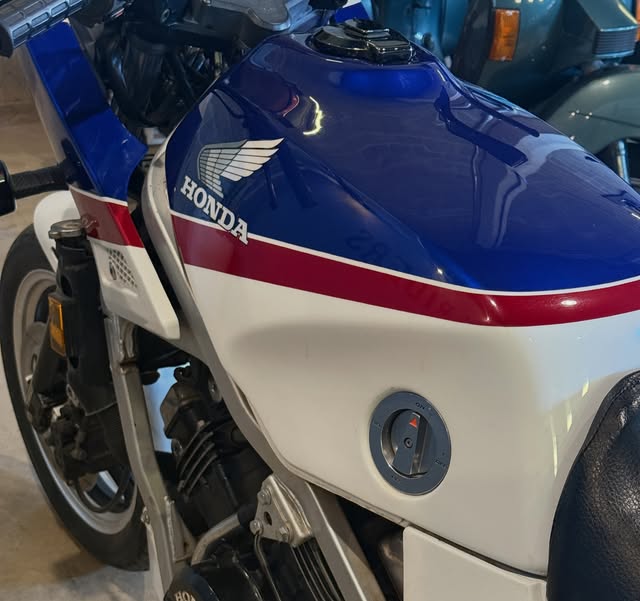 HONDA VF 700 F - Imagem 7