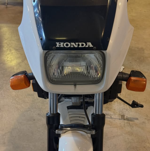 HONDA VF 700 F - Imagem 8