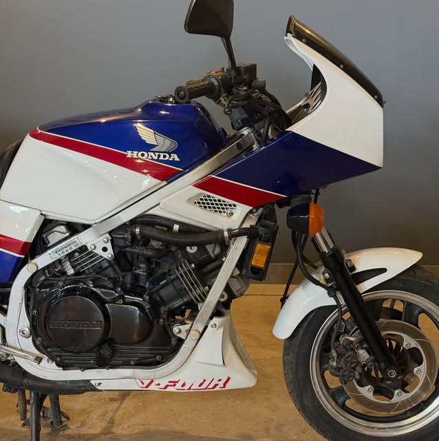 HONDA VF 700 F - Imagem 9
