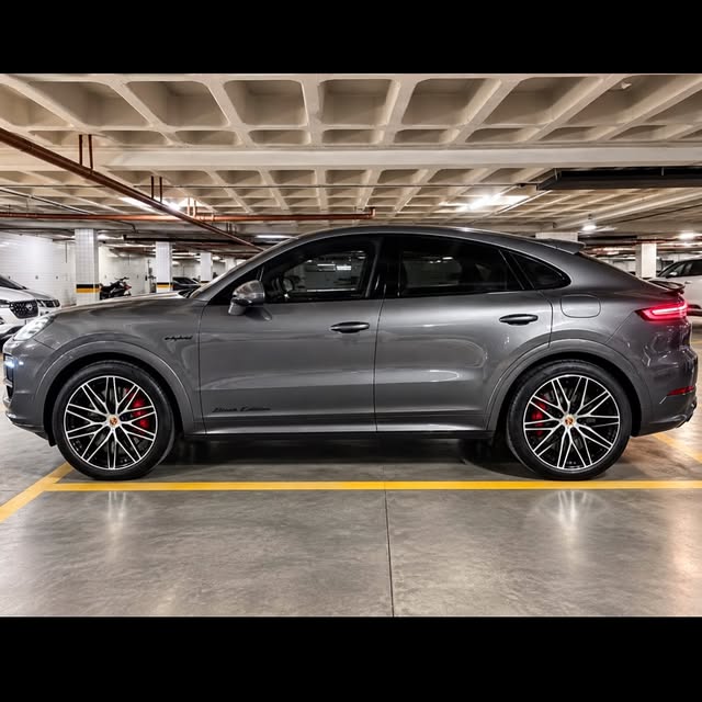 PORSCHE CAYENNE S 3.0 V6 E-HYBRID - Imagem 13