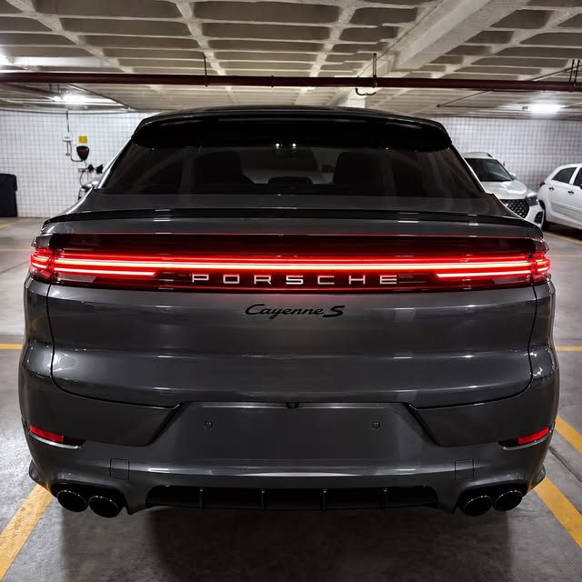 PORSCHE CAYENNE S 3.0 V6 E-HYBRID - Imagem 10