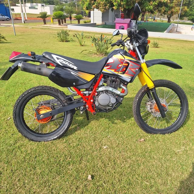 HONDA XR 200 R - Imagem 1