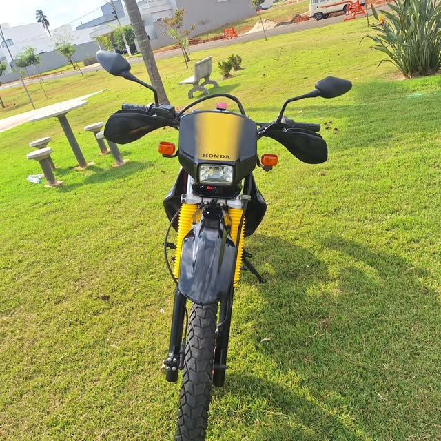HONDA XR 200 R - Imagem 9