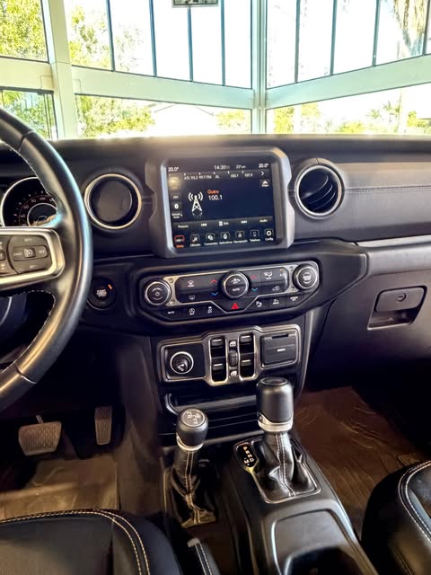JEEP WRANGLER UNLIMITED SAHARA - Imagem 8