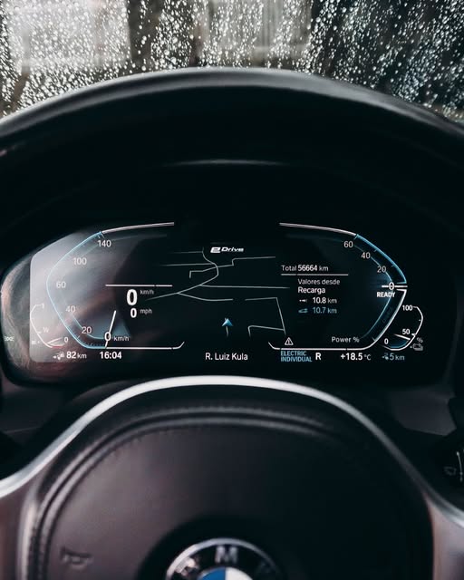 BMW 330E M SPORT - Imagem 4