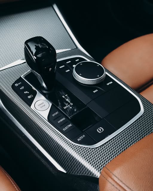 BMW 330E M SPORT - Imagem 6