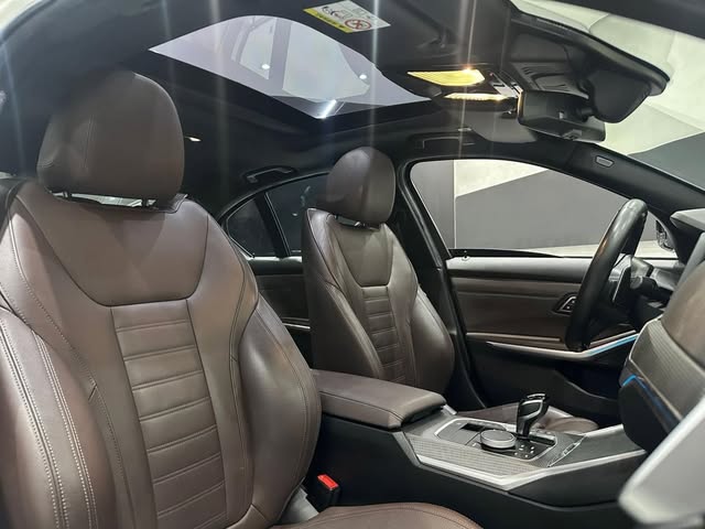 BMW 330E M SPORT - Imagem 7