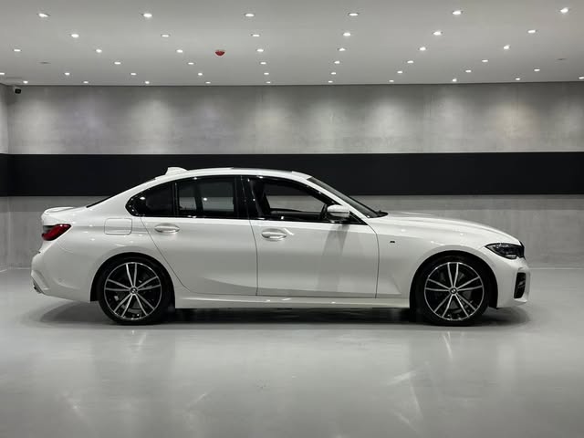BMW 330E M SPORT - Imagem 8
