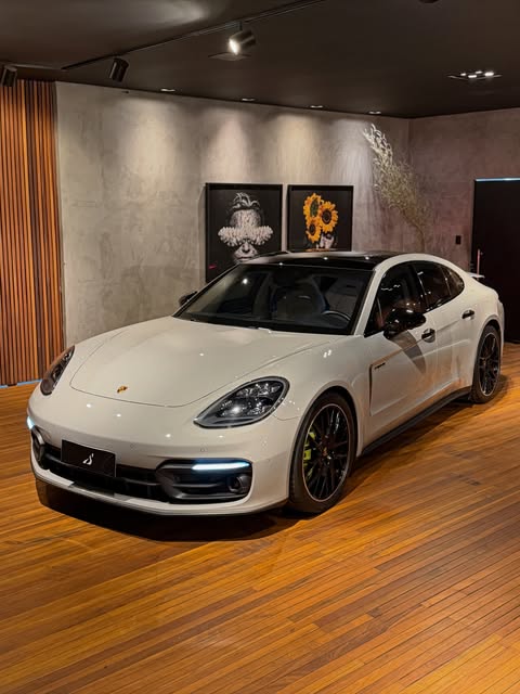 PORSCHE PANAMERA PLATINIUM EDITION 4 E-HYBRID - Imagem 1