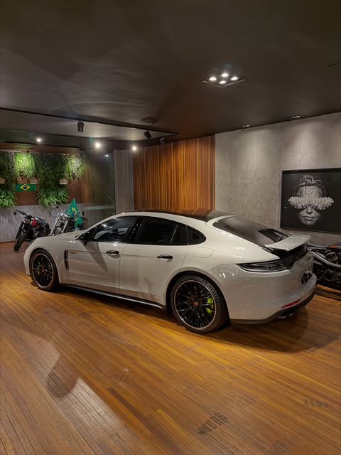 PORSCHE PANAMERA PLATINIUM EDITION 4 E-HYBRID - Imagem 2
