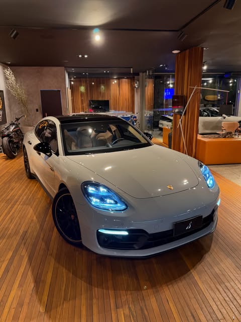 PORSCHE PANAMERA PLATINIUM EDITION 4 E-HYBRID - Imagem 18