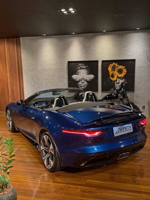 JAGUAR F-TYPE P300 R-DYNAMIC - Imagem 2