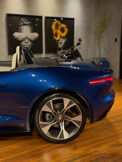 JAGUAR F-TYPE P300 R-DYNAMIC - Imagem 11
