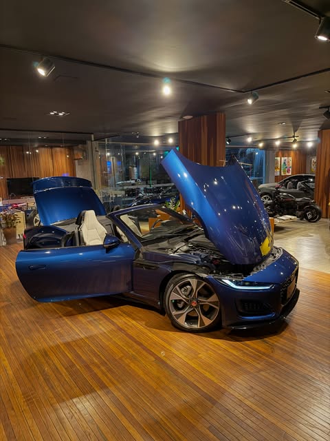 JAGUAR F-TYPE P300 R-DYNAMIC - Imagem 16
