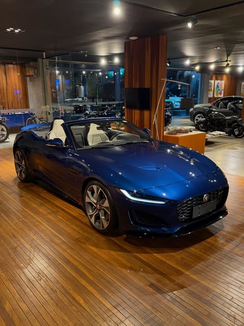 JAGUAR F-TYPE P300 R-DYNAMIC - Imagem 9