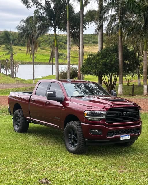 RAM 2500 LARAMIE NIGHT EDITION - Imagem 3