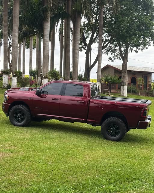RAM 2500 LARAMIE NIGHT EDITION - Imagem 4