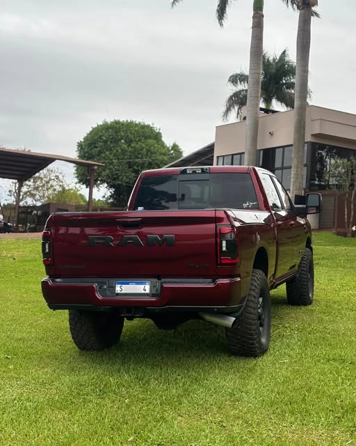 RAM 2500 LARAMIE NIGHT EDITION - Imagem 6