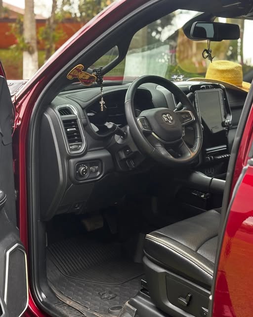 RAM 2500 LARAMIE NIGHT EDITION - Imagem 8