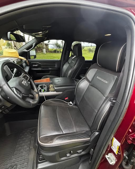RAM 2500 LARAMIE NIGHT EDITION - Imagem 9