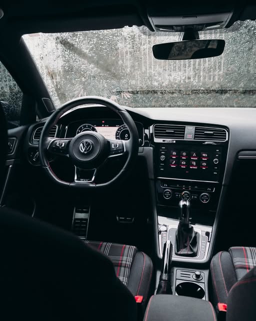 VOLKSWAGEN GOLF GTI - Imagem 3