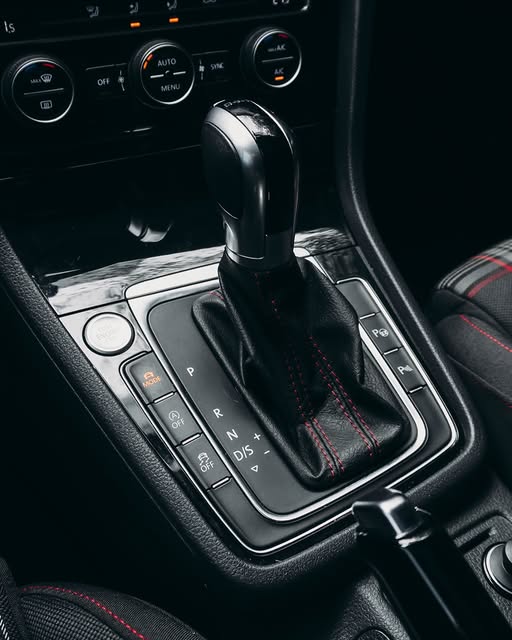 VOLKSWAGEN GOLF GTI - Imagem 6