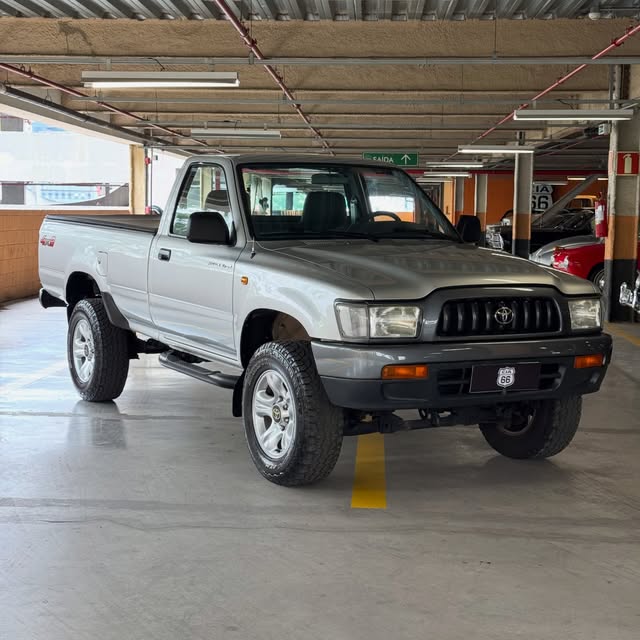 TOYOTA HILUX DX - Imagem 1