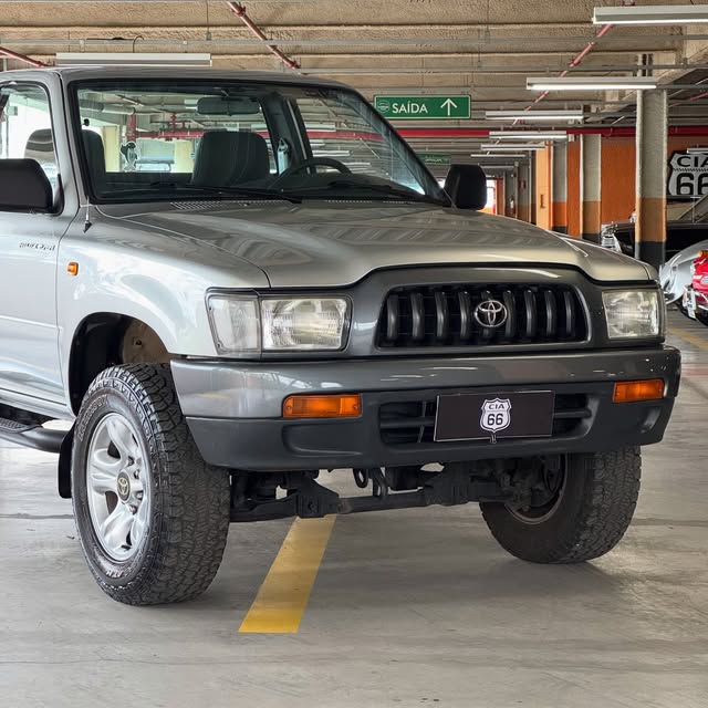TOYOTA HILUX DX - Imagem 2