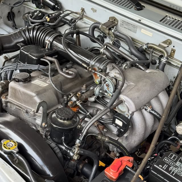TOYOTA HILUX DX - Imagem 18