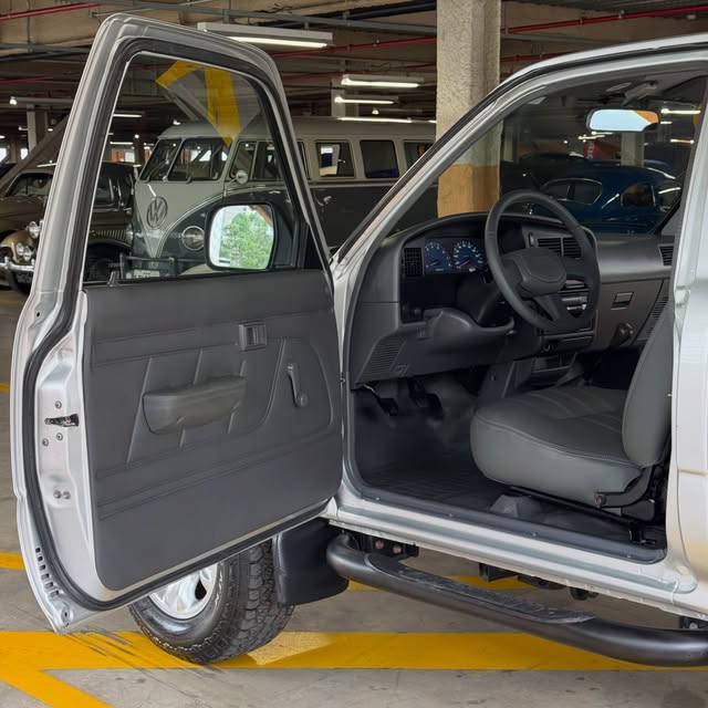 TOYOTA HILUX DX - Imagem 6