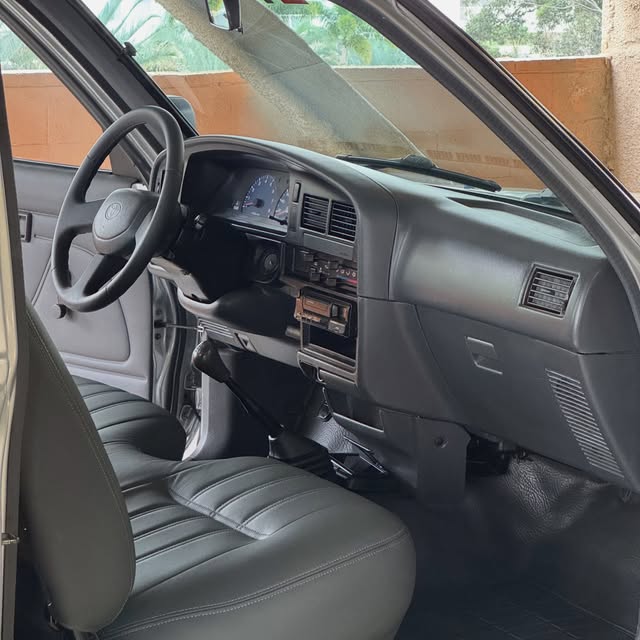 TOYOTA HILUX DX - Imagem 10