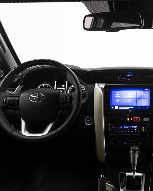 TOYOTA HILUX SW4 DIAMOND - Imagem 3