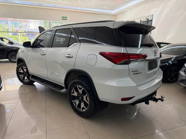 TOYOTA HILUX SRX - Imagem 4