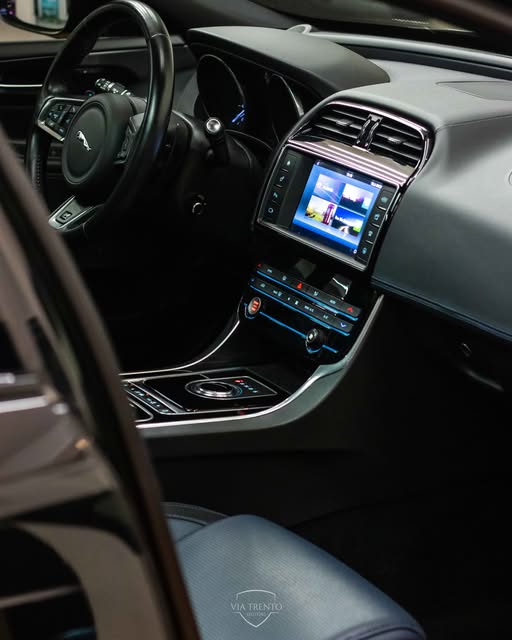 JAGUAR XE R-SPORT - Imagem 4