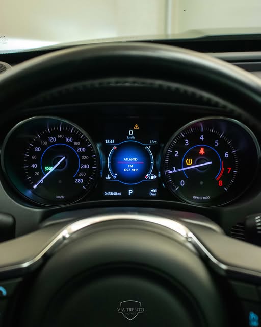 JAGUAR XE R-SPORT - Imagem 5