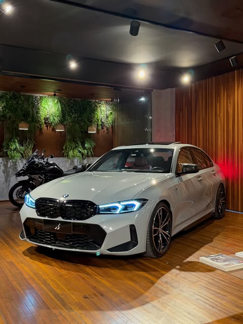 BMW 320I M SPORT - Imagem 14