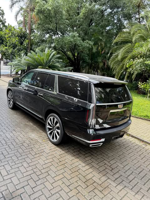 CADILLAC ESCALADE ESV LUXURY - Imagem 10