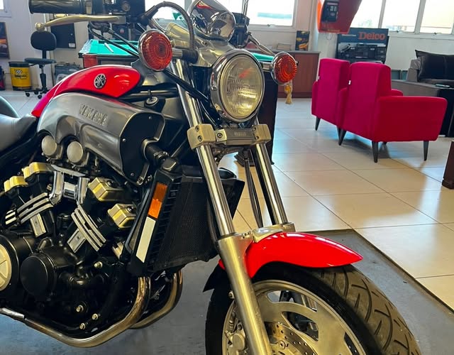 YAMAHA V-MAX - Imagem 2