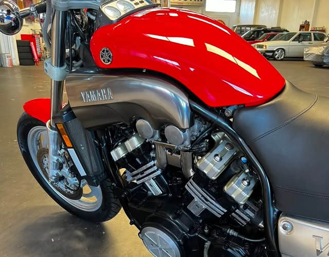 YAMAHA V-MAX - Imagem 4