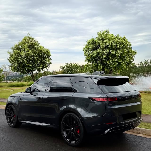 LAND ROVER RANGE ROVER D350 HSE AWD - Imagem 3
