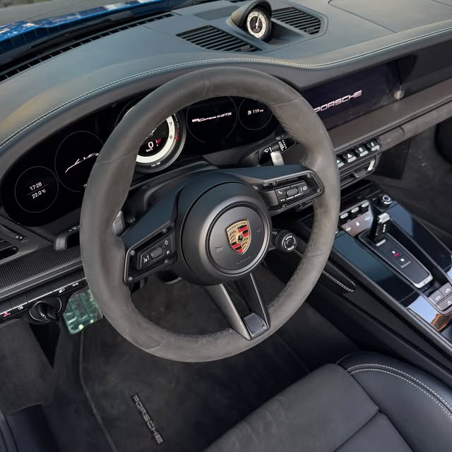 PORSCHE 911 CARRERA 4 GTS - Imagem 2