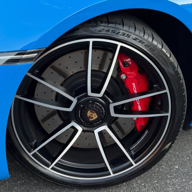 PORSCHE 911 CARRERA 4 GTS - Imagem 12