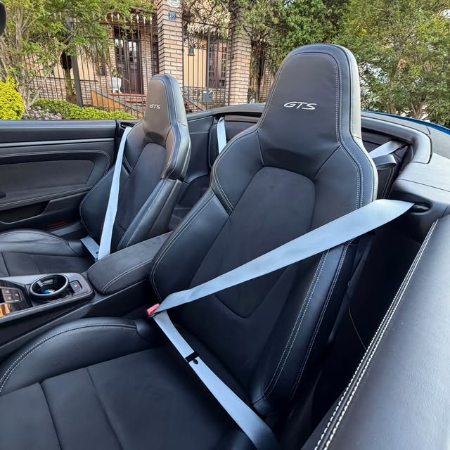 PORSCHE 911 CARRERA 4 GTS - Imagem 4