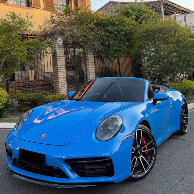 PORSCHE 911 CARRERA 4 GTS - Imagem 5