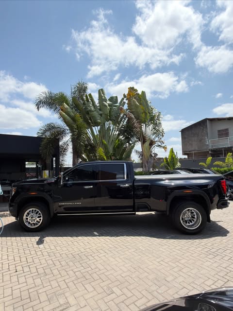 GMC SIERRA DENALI ULTIMATE - Imagem 18