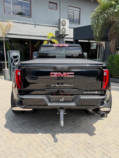 GMC SIERRA DENALI ULTIMATE - Imagem 6